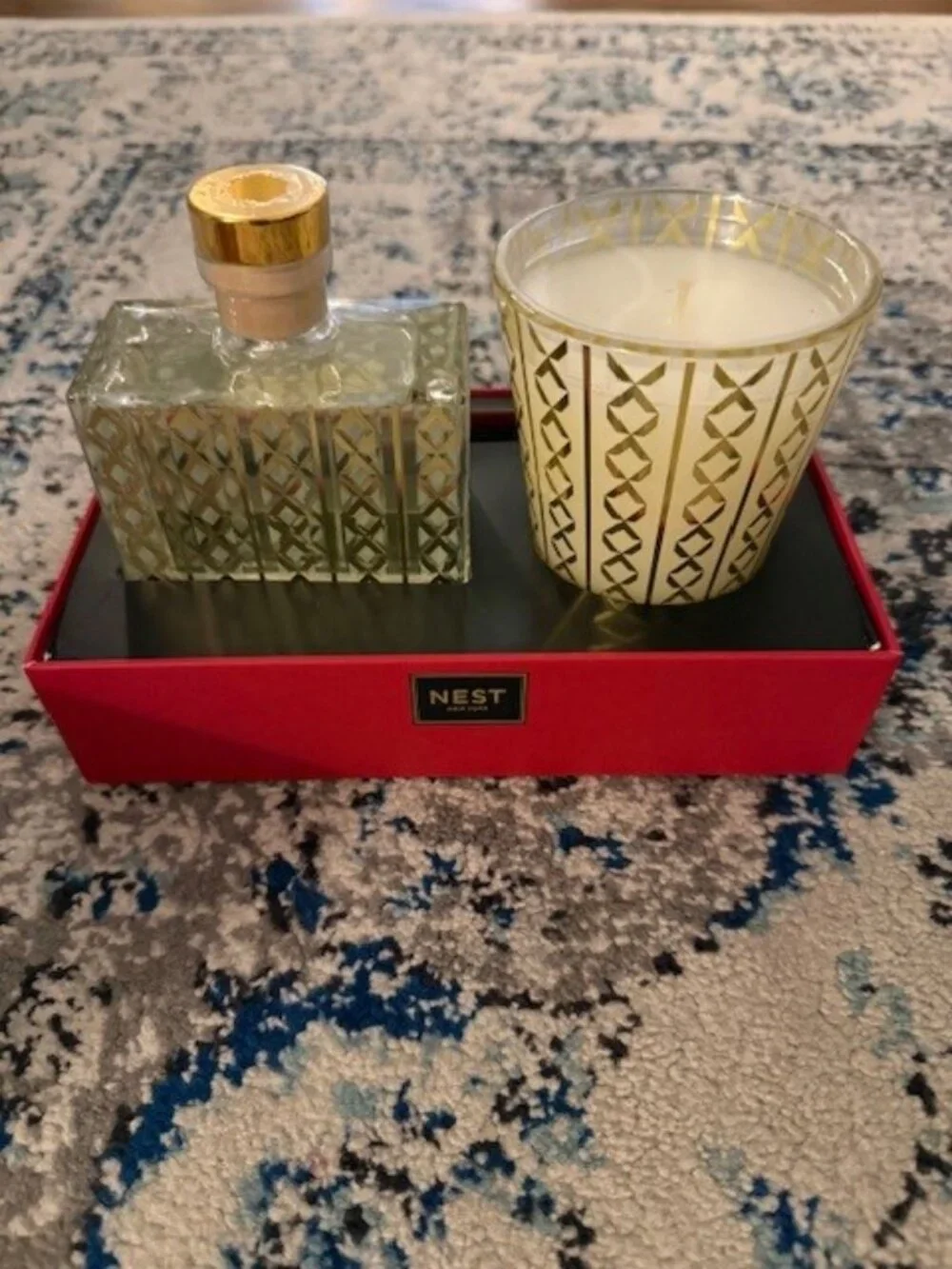 NEW NWT NIB NEST HOLIDAY CANDLE AND DIFFUSER SET